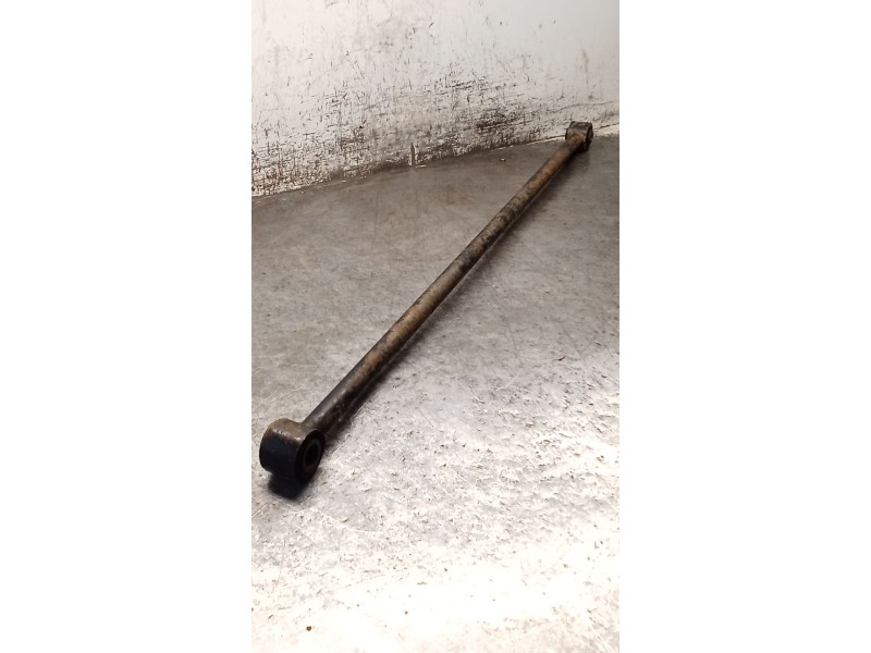 Recambio de brazo suspension inferior trasero derecho para nissan terrano ii (r20) 2.7 tdi 4wd referencia OEM IAM BARRA PANHARD 