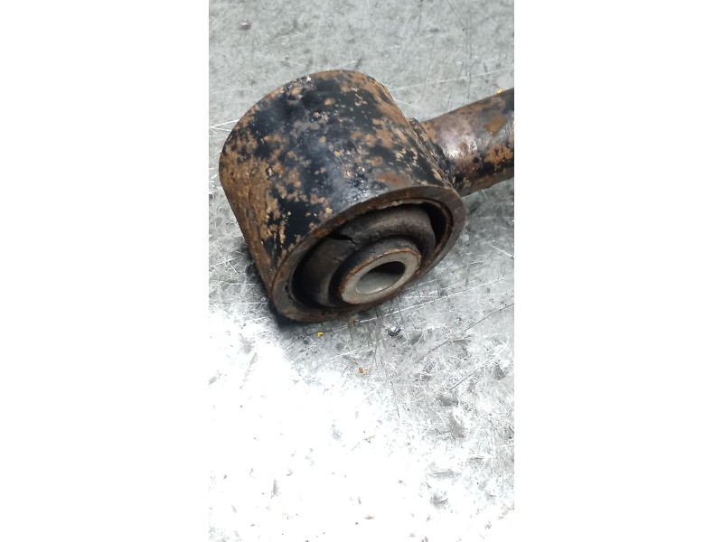 Recambio de brazo suspension superior trasero izquierdo para nissan terrano ii (r20) 2.7 tdi 4wd referencia OEM IAM   