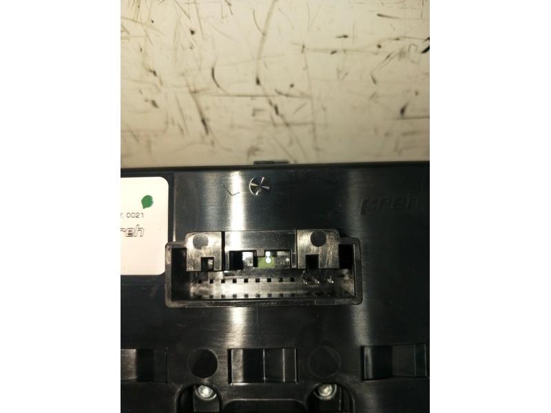 Recambio de mando calefaccion / aire acondicionado para audi a3 sportback (8ya, 8yf) 35 tdi referencia OEM IAM 8Y0820043 9015640