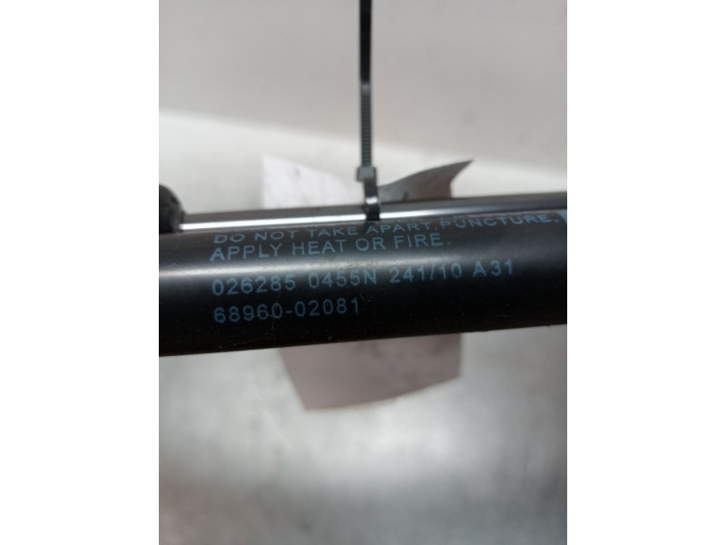 Recambio de amortiguadores maletero / porton para toyota auris active referencia OEM IAM 6895002091 6896002081 