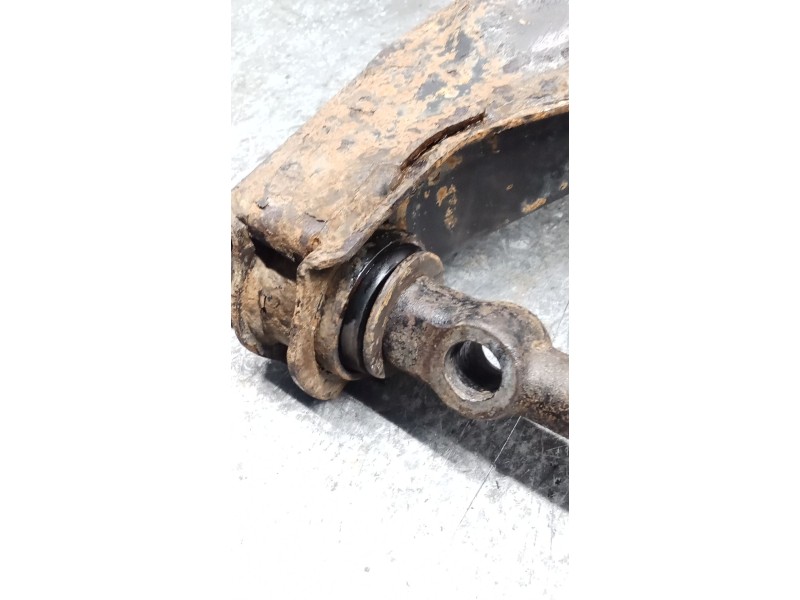 Recambio de brazo suspension inferior delantero izquierdo para nissan terrano ii (r20) 2.7 td 4wd referencia OEM IAM   