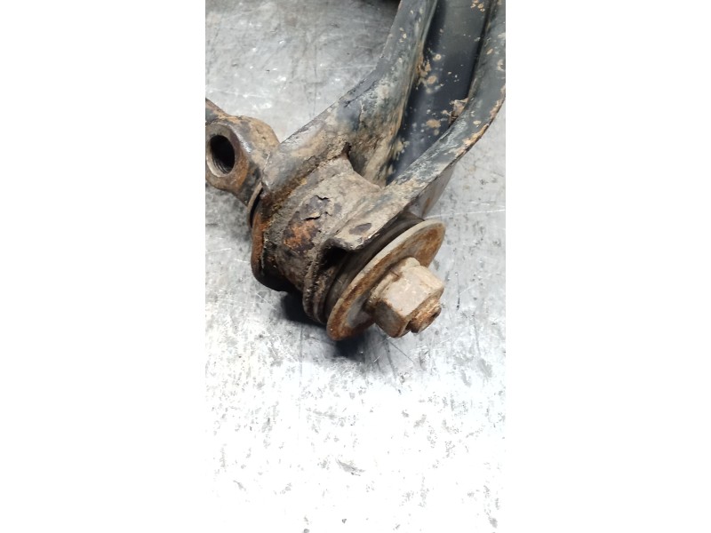 Recambio de brazo suspension inferior delantero izquierdo para nissan terrano ii (r20) 2.7 td 4wd referencia OEM IAM   