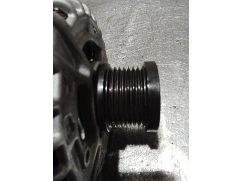 Recambio de alternador para dacia sandero iii 1.0 tce 90 eco-g referencia OEM IAM 231002175R  