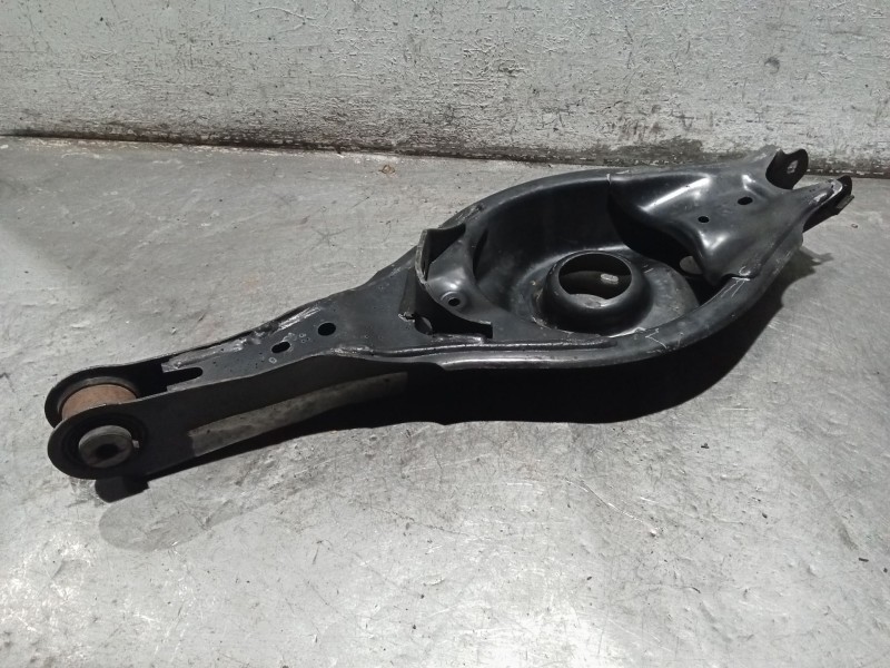 Recambio de brazo suspension inferior trasero izquierdo para mazda 3 (bm, bn) 2.2 d referencia OEM IAM   