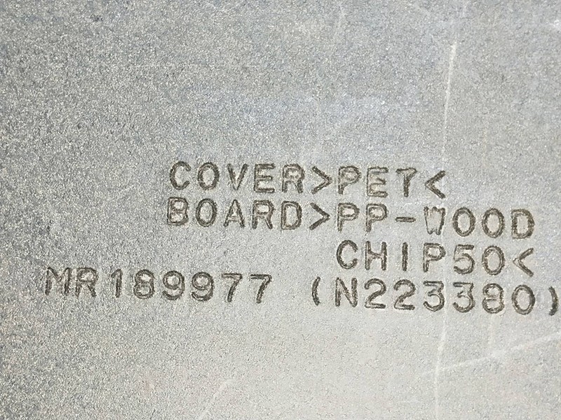 Recambio de bandeja trasera para mitsubishi colt (cj0) 1.6 cat referencia OEM IAM MR189977  