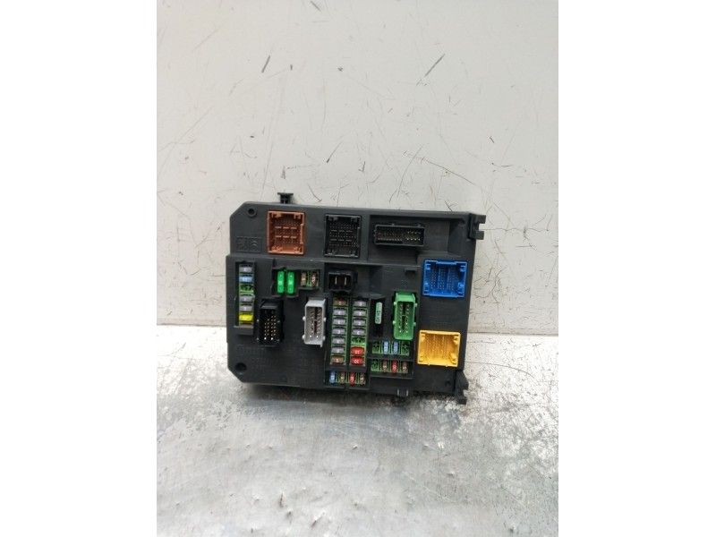 Recambio de caja reles / fusibles para citroën c4 ii (nc_) 1.2 thp 130 referencia OEM IAM 966554748000 S180121003 BSIQ0300