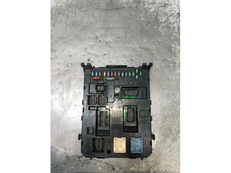 Recambio de caja reles / fusibles para citroën c4 grand picasso i (ua_) 2.0 hdi 138 referencia OEM IAM 966405908001 BSI04EVK0400