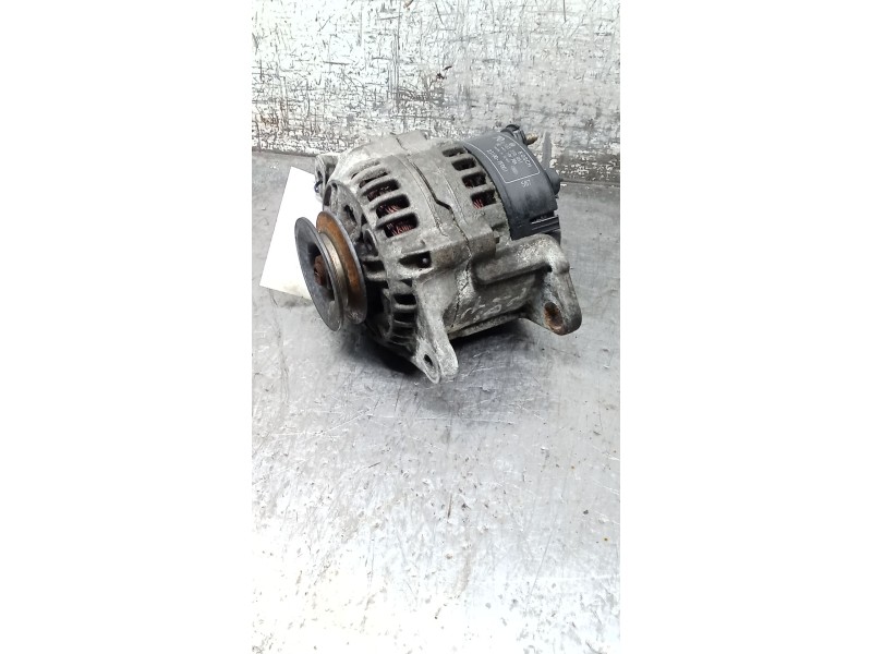 Recambio de alternador para nissan terrano ii (r20) 2.7 tdi 4wd referencia OEM IAM 0123310051 231007F001 70A