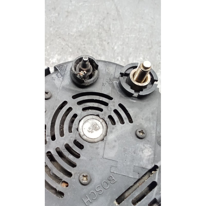 Recambio de alternador para nissan terrano ii (r20) 2.7 tdi 4wd referencia OEM IAM 0123310051 231007F001 70A
