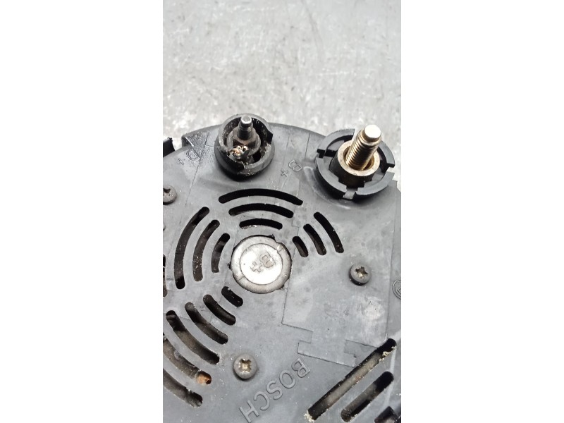 Recambio de alternador para nissan terrano ii (r20) 2.7 tdi 4wd referencia OEM IAM 0123310051 231007F001 70A