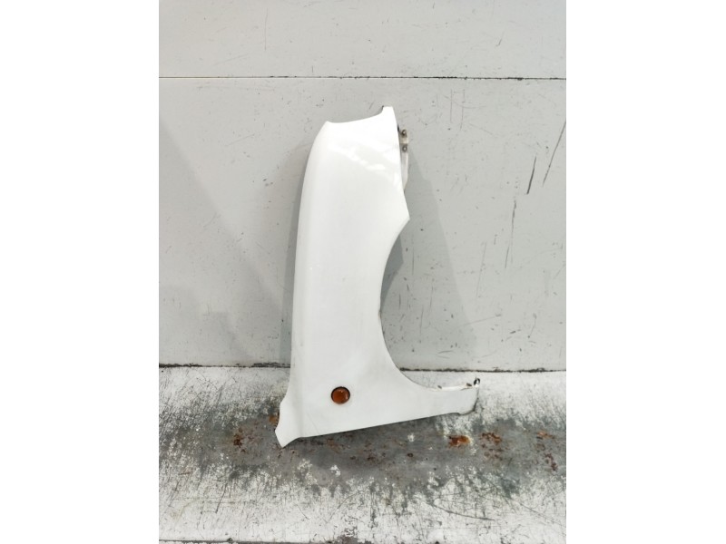 Recambio de aleta delantera derecha para nissan micra ii (k11) 1.3 i 16v referencia OEM IAM   