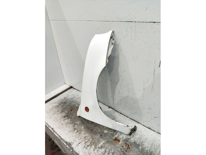 Recambio de aleta delantera derecha para nissan micra ii (k11) 1.3 i 16v referencia OEM IAM   