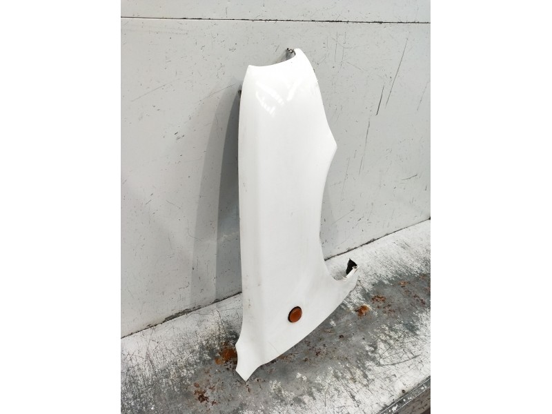 Recambio de aleta delantera derecha para nissan micra ii (k11) 1.3 i 16v referencia OEM IAM   