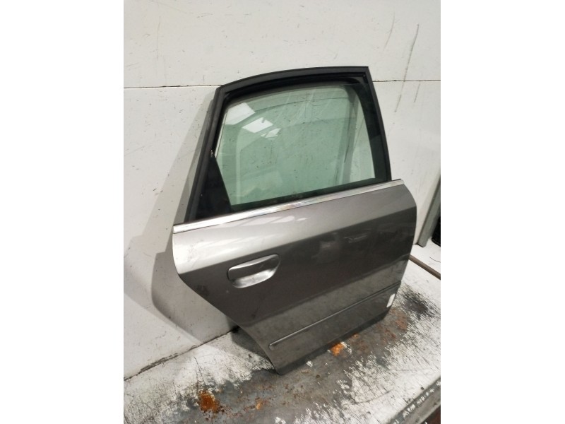 Recambio de puerta trasera derecha para audi a4 berlina (8e) 1.9 tdi referencia OEM IAM  5P 