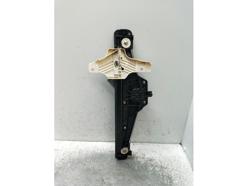 Recambio de elevalunas trasero izquierdo para peugeot 3008 ii suv (mc_, mr_, mj_, m4_) 1.5 bluehdi 130 referencia OEM IAM 982948