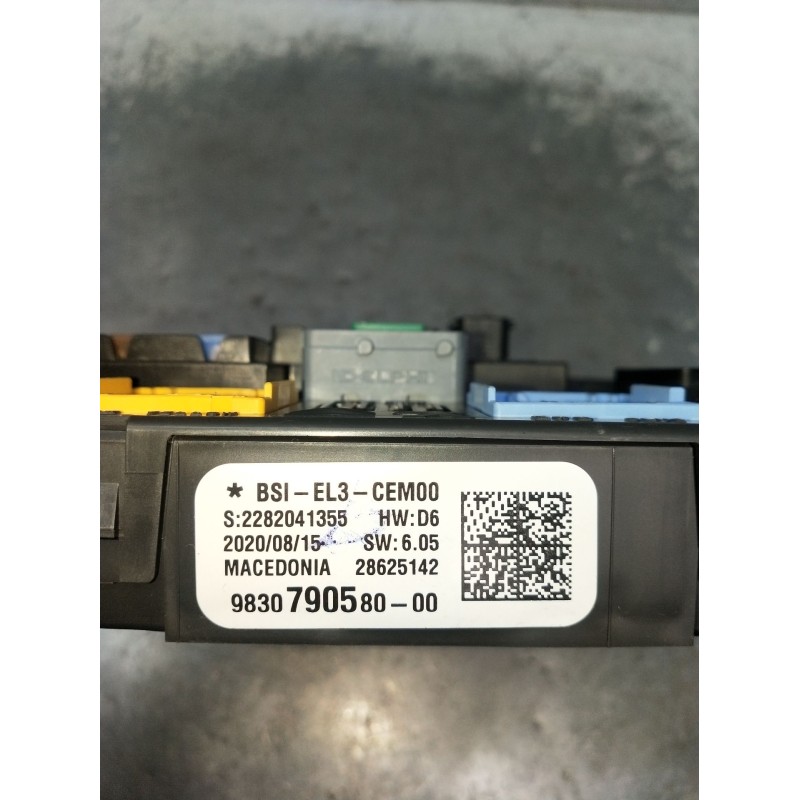 Recambio de caja reles / fusibles para peugeot 3008 ii suv (mc_, mr_, mj_, m4_) 1.5 bluehdi 130 referencia OEM IAM 983079058000 