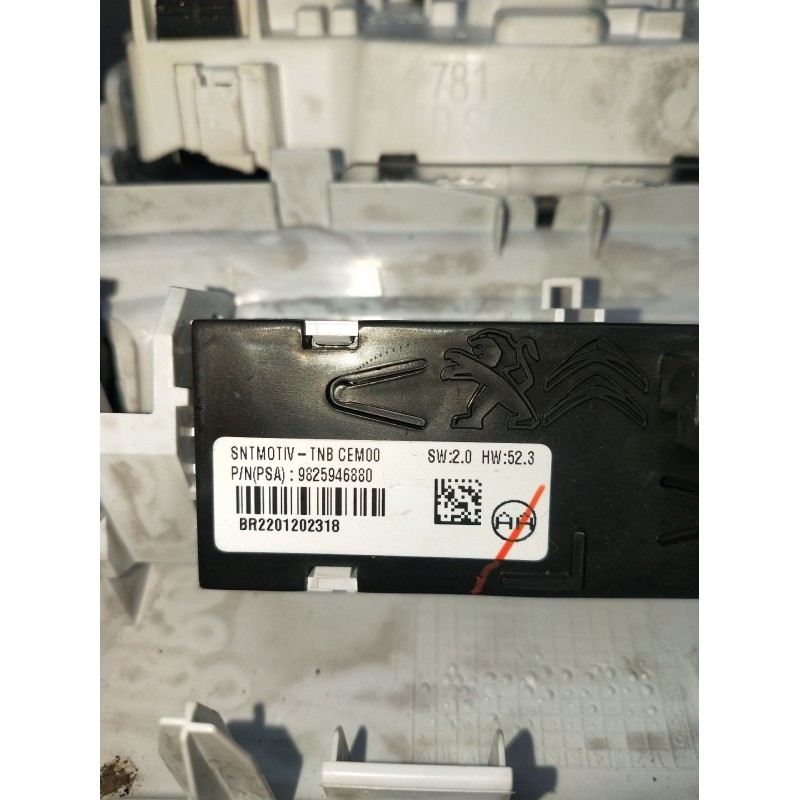 Recambio de luz interior para peugeot 3008 ii suv (mc_, mr_, mj_, m4_) 1.5 bluehdi 130 referencia OEM IAM 9825946880 BR220120231