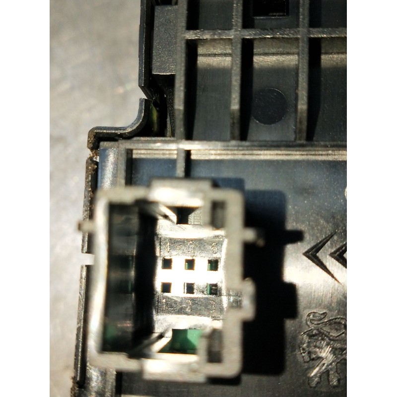 Recambio de mando elevalunas trasero izquierdo para peugeot 3008 ii suv (mc_, mr_, mj_, m4_) 1.5 bluehdi 130 referencia OEM IAM 