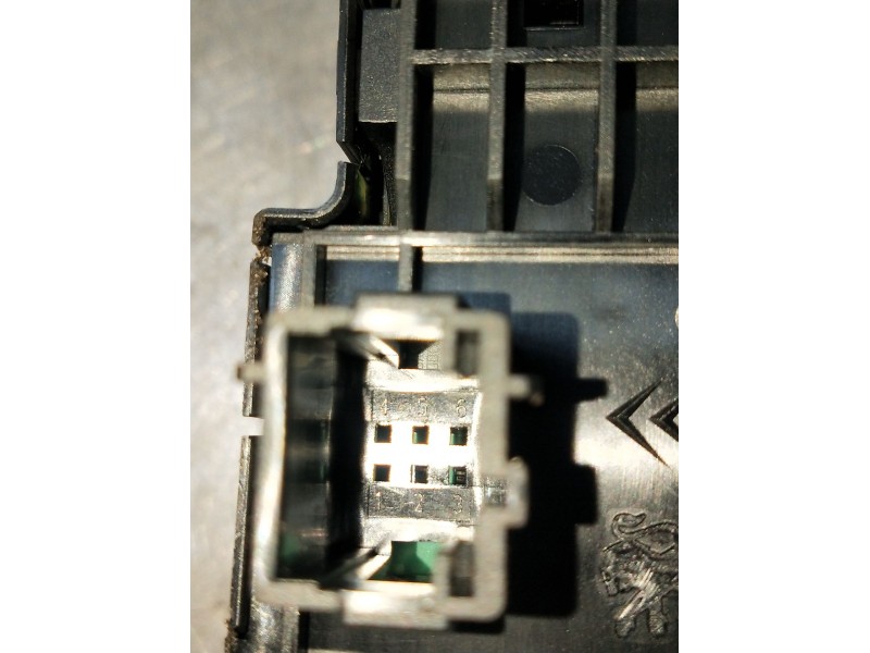 Recambio de mando elevalunas trasero izquierdo para peugeot 3008 ii suv (mc_, mr_, mj_, m4_) 1.5 bluehdi 130 referencia OEM IAM 