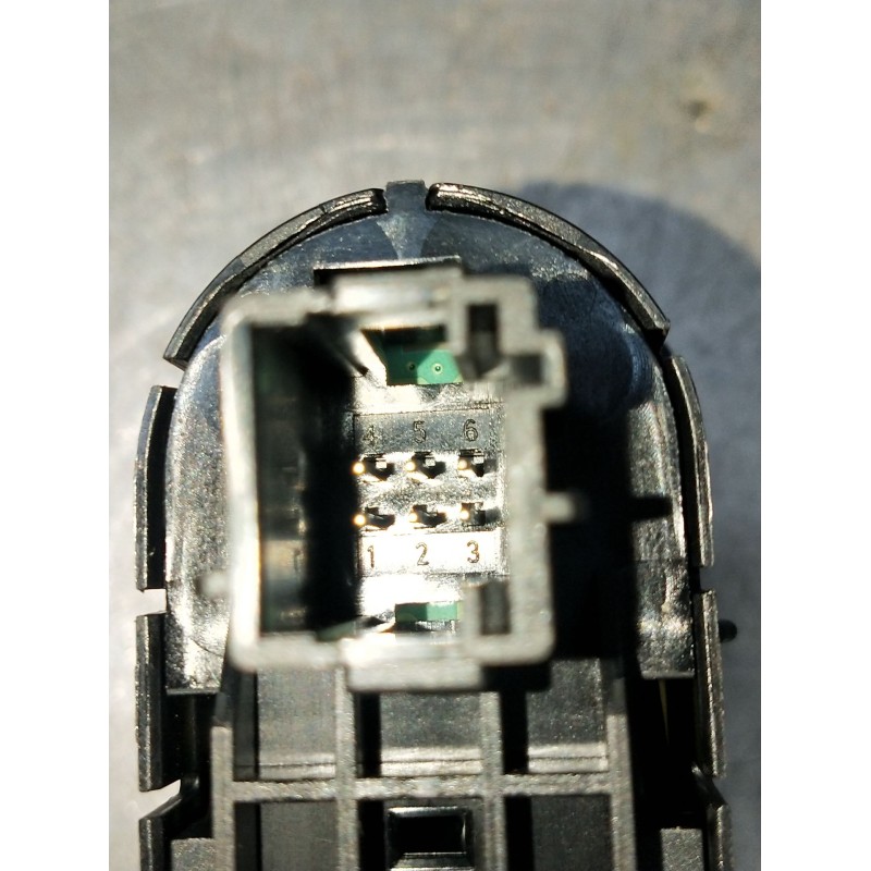 Recambio de mando elevalunas trasero izquierdo para peugeot 3008 ii suv (mc_, mr_, mj_, m4_) 1.5 bluehdi 130 referencia OEM IAM 