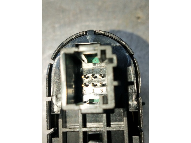 Recambio de mando elevalunas trasero izquierdo para peugeot 3008 ii suv (mc_, mr_, mj_, m4_) 1.5 bluehdi 130 referencia OEM IAM 