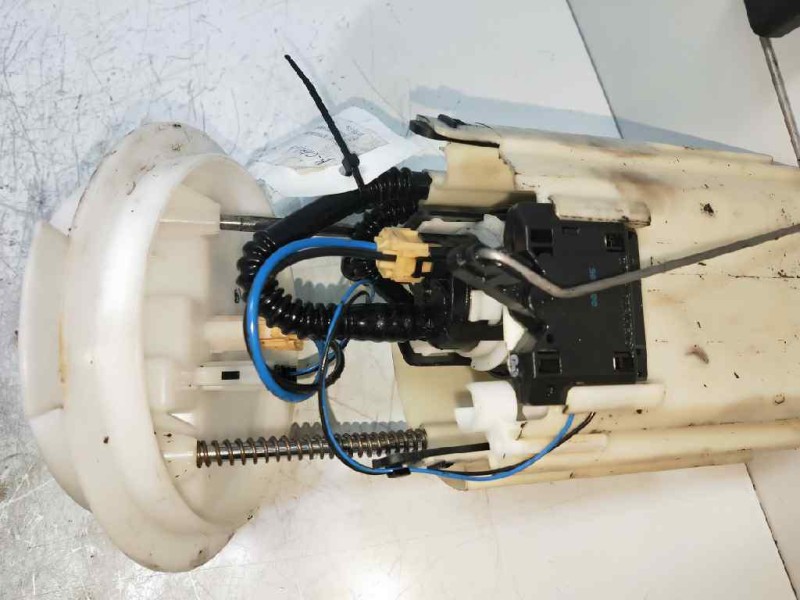 Recambio de bomba combustible para mercedes clase c (w204) berlina c 200 cdi blueefficiency (204.001) referencia OEM IAM 1582881