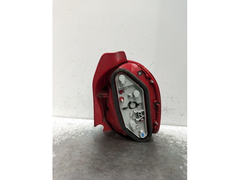 Recambio de piloto trasero izquierdo para renault modus / grand modus (f/jp0_) 1.2 (jp0c, jp0k, fp0c, fp0k, fp0p, jp0p, jp0t) re