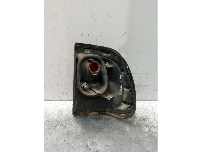 Recambio de piloto trasero izquierdo para nissan terrano ii (r20) 2.7 td 4wd referencia OEM IAM   