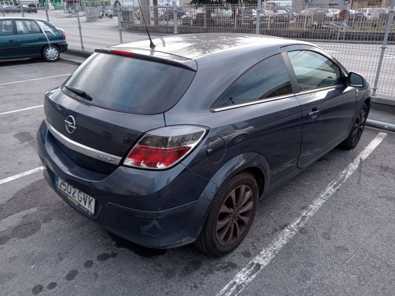 opel astra h gtc (a04) del año 2010