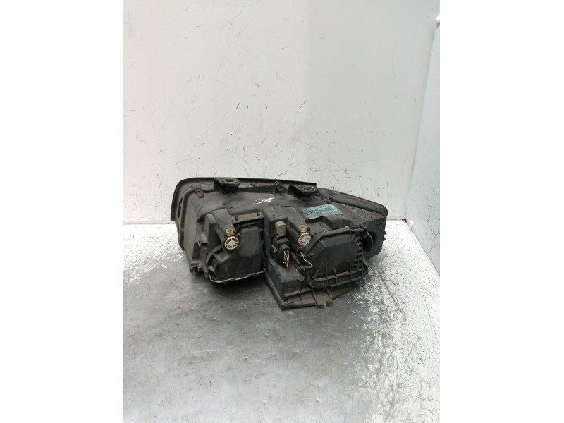 Recambio de faro derecho para audi a4 b6 (8e2) 1.9 tdi referencia OEM IAM   