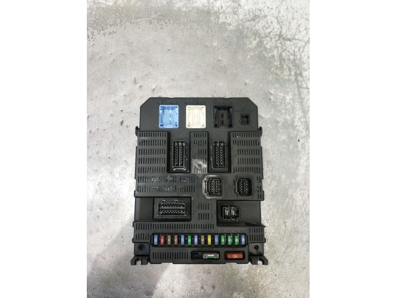 Recambio de caja reles / fusibles para citroën c4 coupé (la_) 1.4 16v referencia OEM IAM 9663576480 BSI2004P0900 