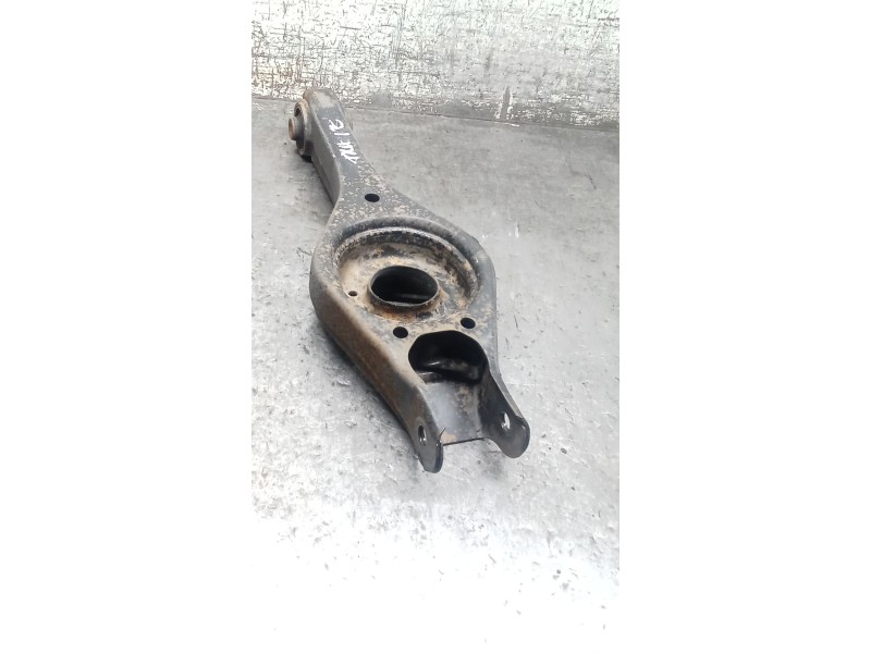 Recambio de brazo suspension inferior trasero izquierdo para kia pro cee´d (ed) 2.0 crdi 140 referencia OEM IAM   