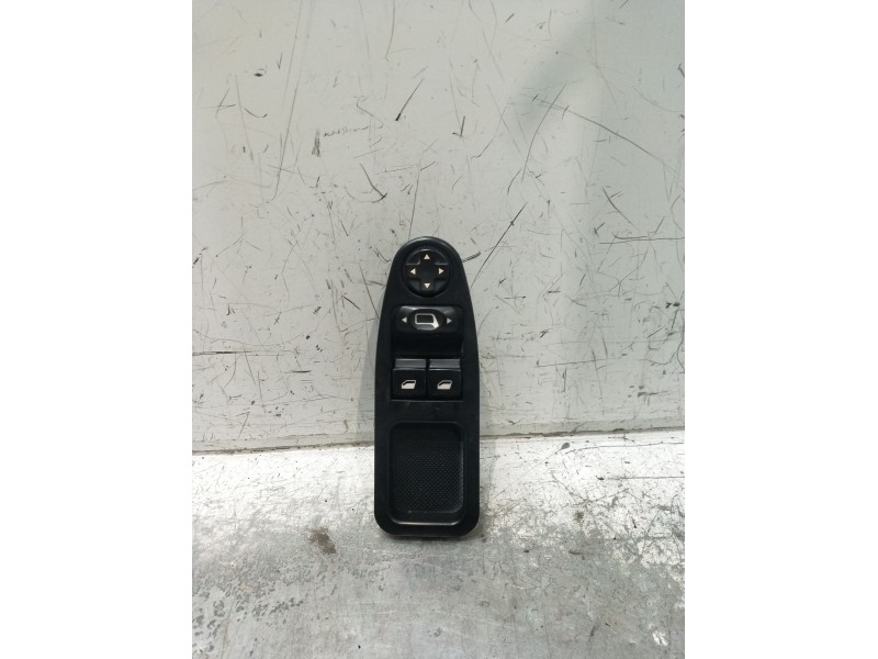 Recambio de mando elevalunas delantero izquierdo para citroën jumpy ii furgoneta 1.6 hdi 90 16v referencia OEM IAM 462060228 5P 