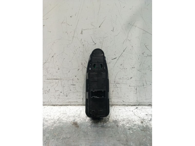 Recambio de mando elevalunas delantero izquierdo para citroën jumpy ii furgoneta 1.6 hdi 90 16v referencia OEM IAM 462060228 5P 
