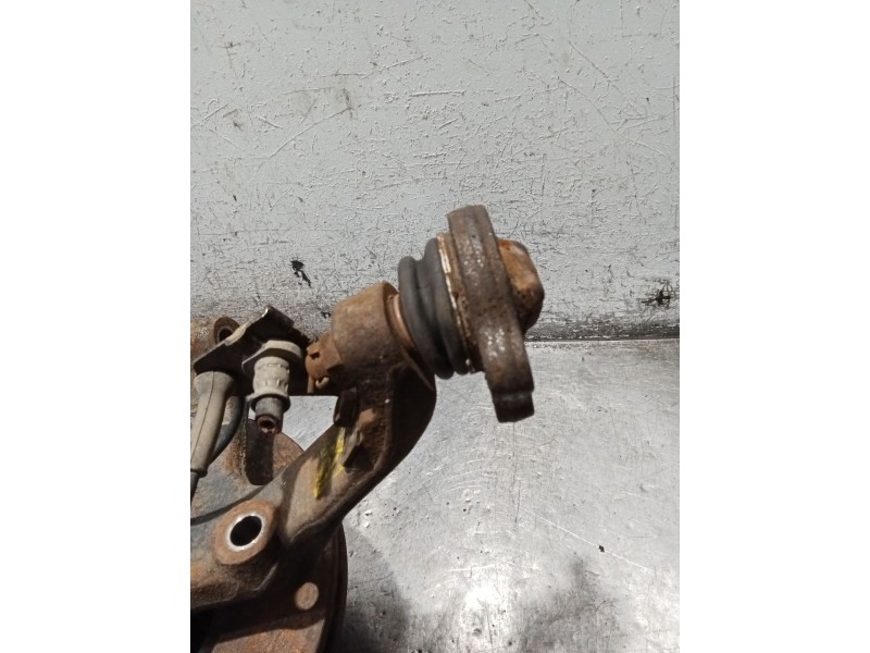 Recambio de mangueta delantera izquierda para nissan cabstar 09.06 3.0 diesel referencia OEM IAM   