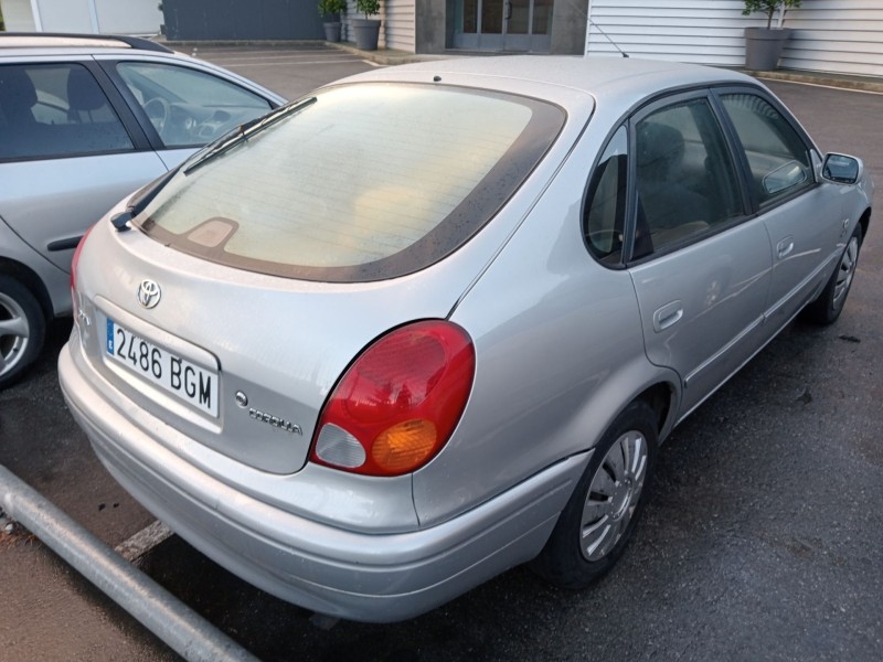 toyota corolla liftback (_e11_) del año 2001