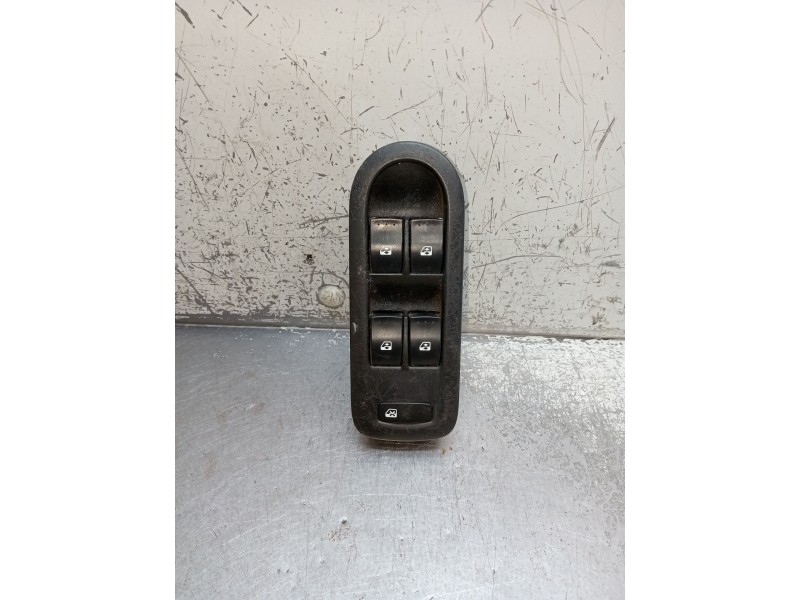 Recambio de mando elevalunas delantero izquierdo para renault megane ii (bm0/1_, cm0/1_) 1.9 dci referencia OEM IAM 156018070  