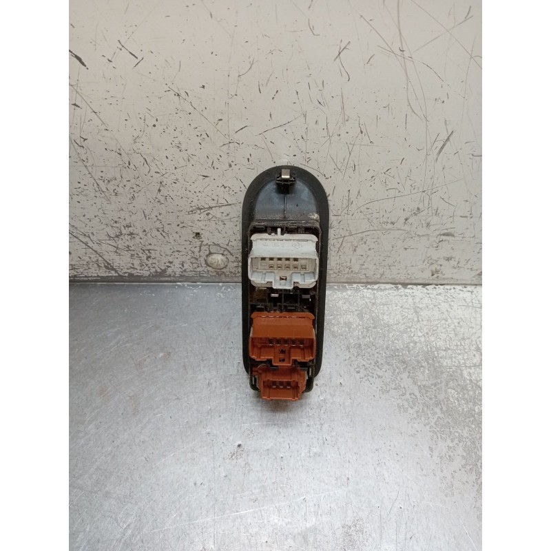 Recambio de mando elevalunas delantero izquierdo para renault megane ii (bm0/1_, cm0/1_) 1.9 dci referencia OEM IAM 156018070  