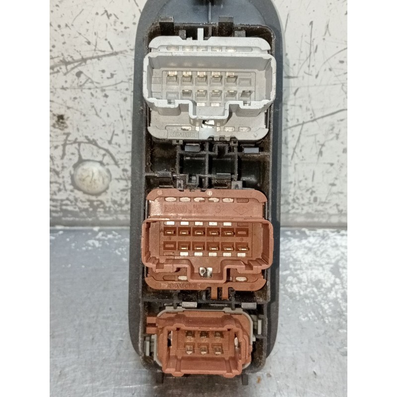 Recambio de mando elevalunas delantero izquierdo para renault megane ii (bm0/1_, cm0/1_) 1.9 dci referencia OEM IAM 156018070  