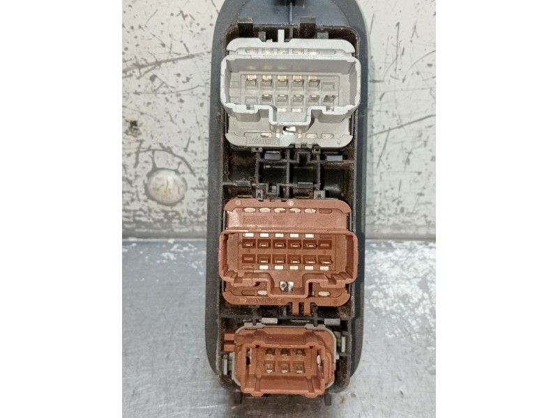 Recambio de mando elevalunas delantero izquierdo para renault megane ii (bm0/1_, cm0/1_) 1.9 dci referencia OEM IAM 156018070  