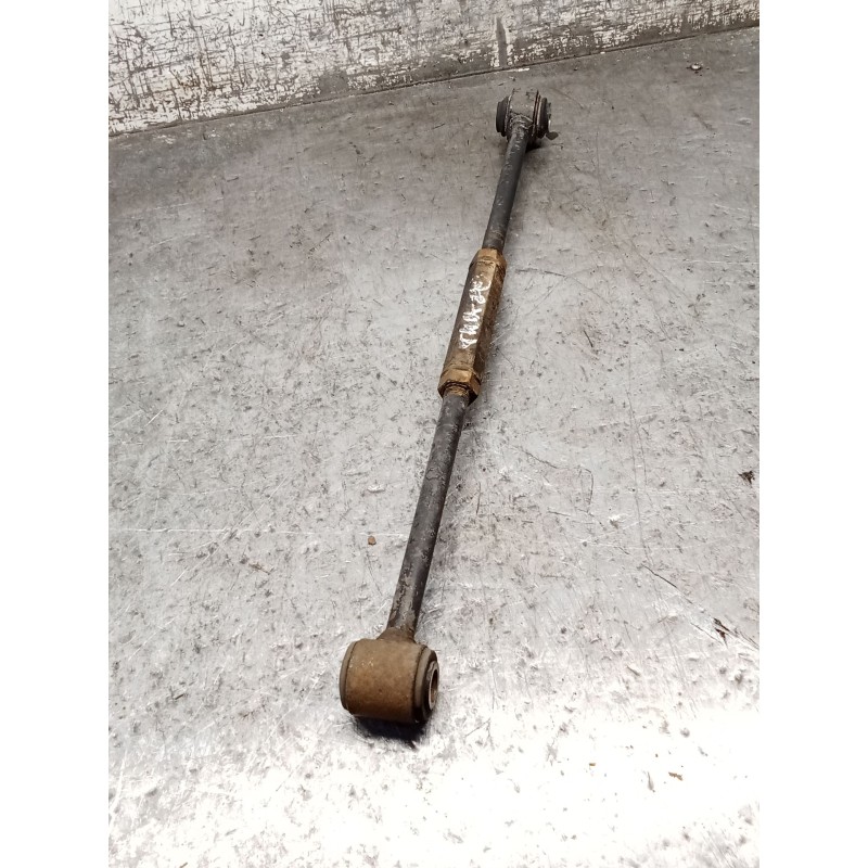 Recambio de brazo suspension inferior trasero derecho para toyota corolla liftback (_e11_) 2.0 d-4d (cde110_) referencia OEM IAM