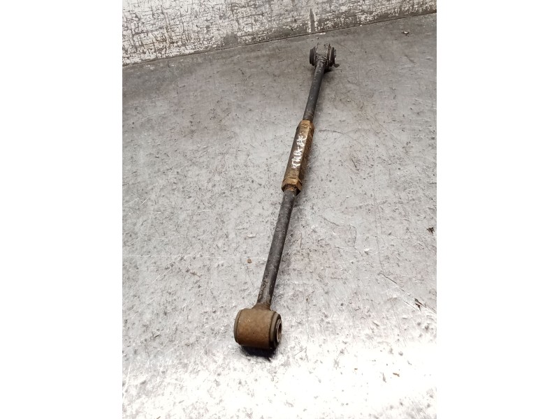 Recambio de brazo suspension inferior trasero derecho para toyota corolla liftback (_e11_) 2.0 d-4d (cde110_) referencia OEM IAM