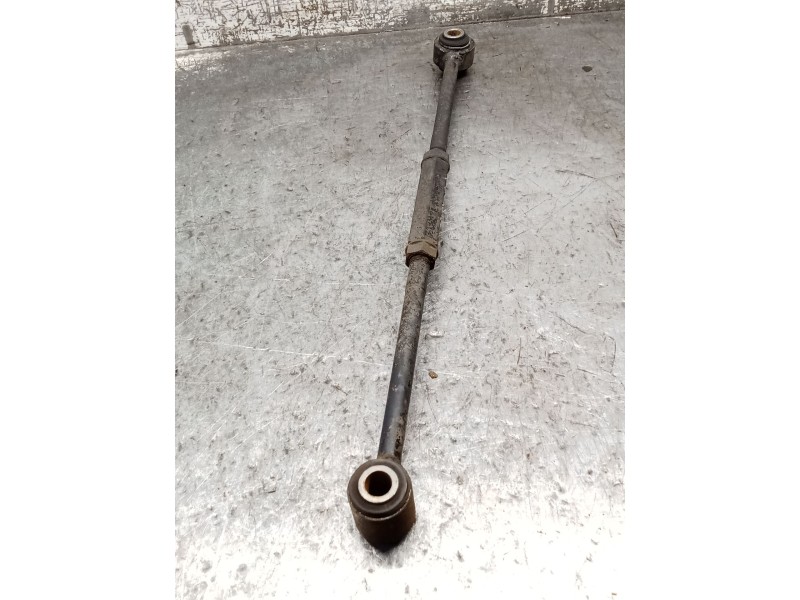 Recambio de brazo suspension inferior trasero derecho para toyota corolla liftback (_e11_) 2.0 d-4d (cde110_) referencia OEM IAM