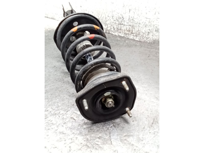 Recambio de amortiguador trasero izquierdo para toyota corolla liftback (_e11_) 2.0 d-4d (cde110_) referencia OEM IAM   