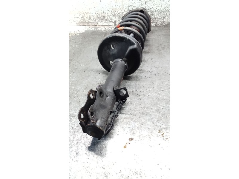 Recambio de amortiguador trasero derecho para toyota corolla liftback (_e11_) 2.0 d-4d (cde110_) referencia OEM IAM   