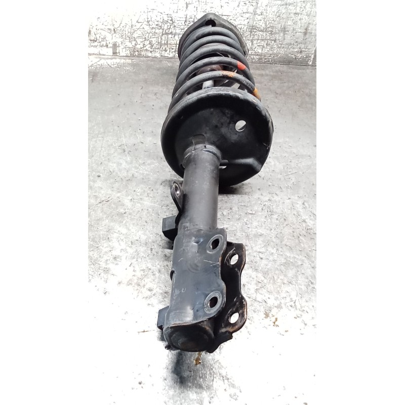 Recambio de amortiguador trasero derecho para toyota corolla liftback (_e11_) 2.0 d-4d (cde110_) referencia OEM IAM   