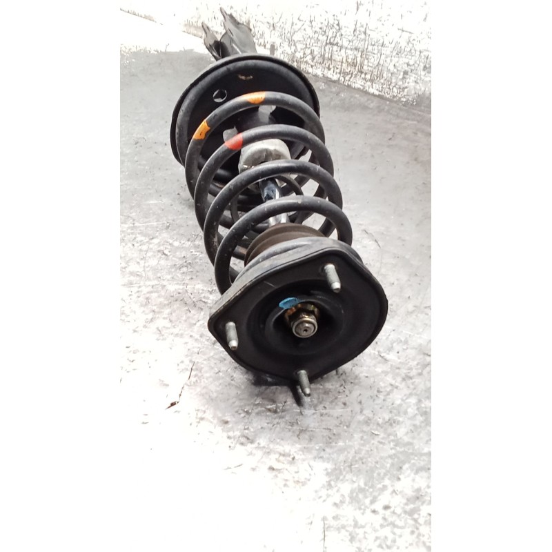 Recambio de amortiguador trasero derecho para toyota corolla liftback (_e11_) 2.0 d-4d (cde110_) referencia OEM IAM   