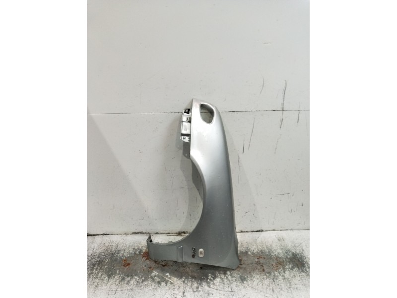 Recambio de aleta delantera izquierda para toyota corolla liftback (_e11_) 2.0 d-4d (cde110_) referencia OEM IAM   