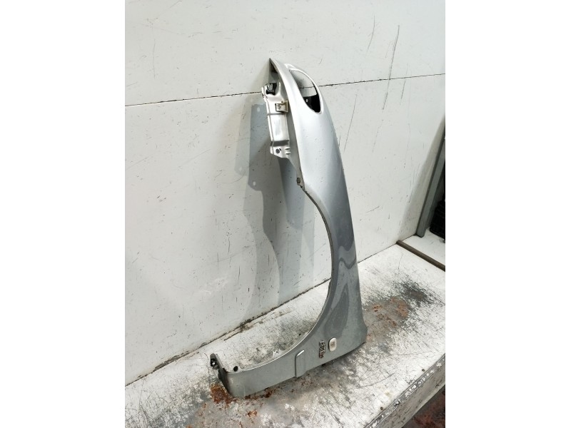 Recambio de aleta delantera izquierda para toyota corolla liftback (_e11_) 2.0 d-4d (cde110_) referencia OEM IAM   