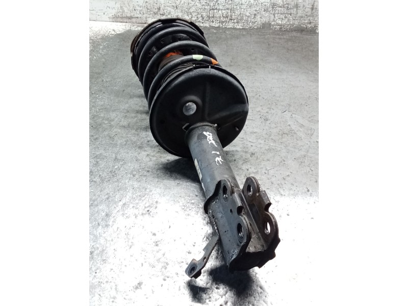 Recambio de amortiguador delantero izquierdo para toyota corolla liftback (_e11_) 2.0 d-4d (cde110_) referencia OEM IAM   